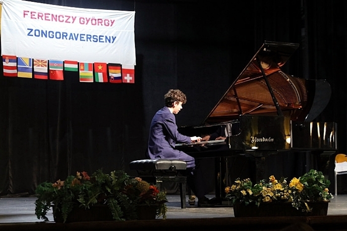 Laureat szafarskiego Konkursu Pianistycznego zagrał w Budapeszcie