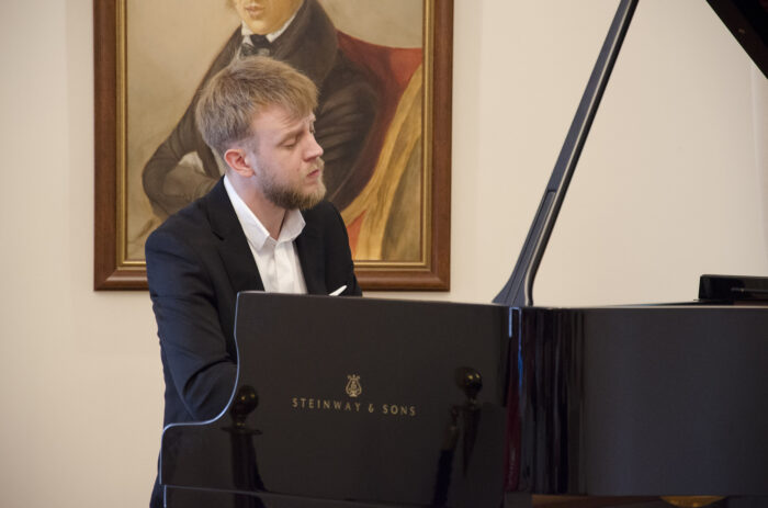 UWAGA! Zmiana artysty! | Tymoteusz Bies „Wakacje z Chopinem”